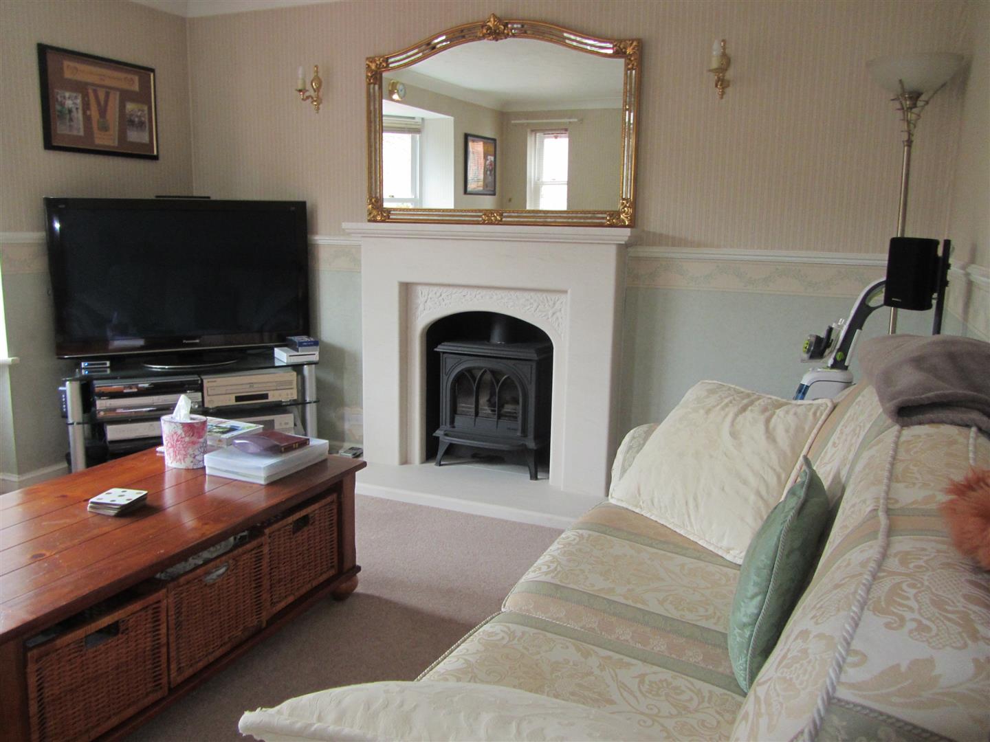 4 bed property in Oakwood Park, Maidstone